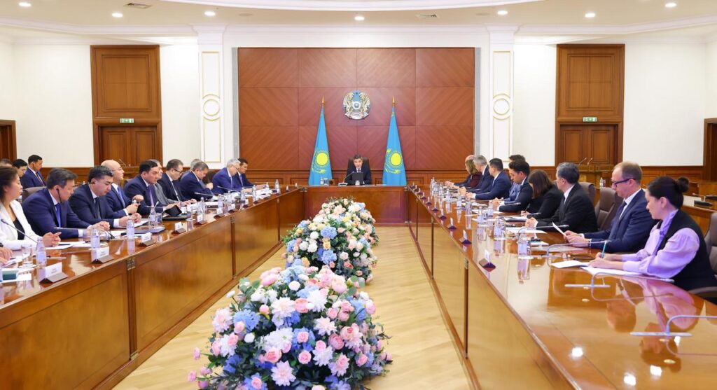 Инвесторлармен ынтымақтастық дамудың жаңа кезеңіне қадам басады: Олжас Бектенов Инвестициялық ахуалды жақсарту жөніндегі кеңестің отырысын өткізді