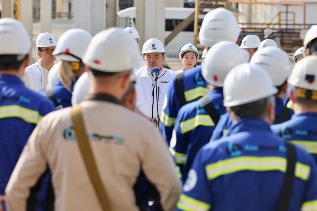 Атырауда «Әділет» партиясы өндіріс пен жаңа жұмыс орындарын құру мәселелерін көтерді photo_5425001873829207267_y (1)